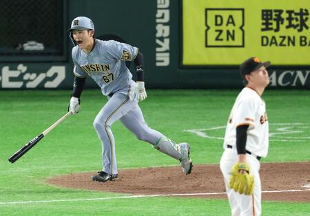 　６回、高梨（右）から左前打を放つ高寺