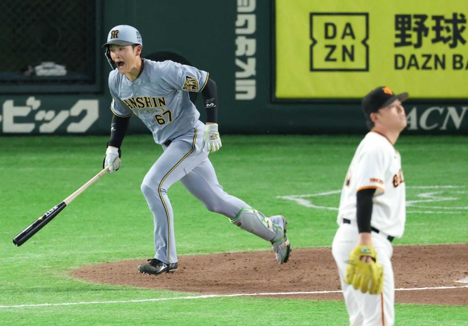 　６回、高梨（右）から左前打を放つ高寺