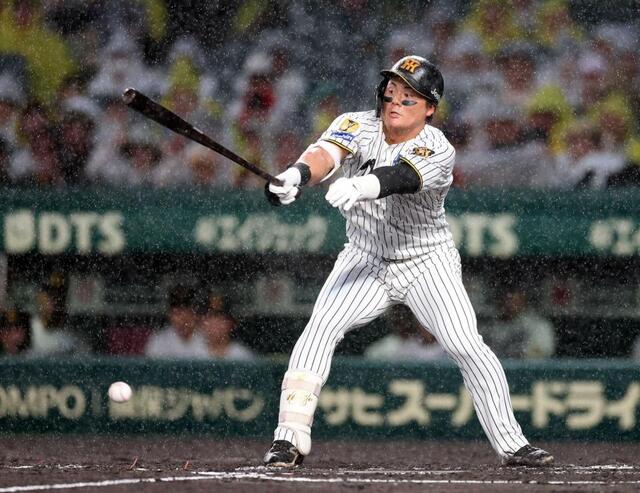 　前川は２回に床田のカットボールに食らいつき、同点打を放つ