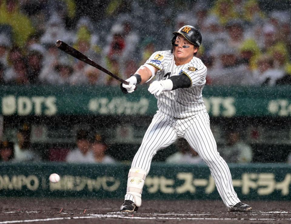 　前川は２回に床田のカットボールに食らいつき、同点打を放つ