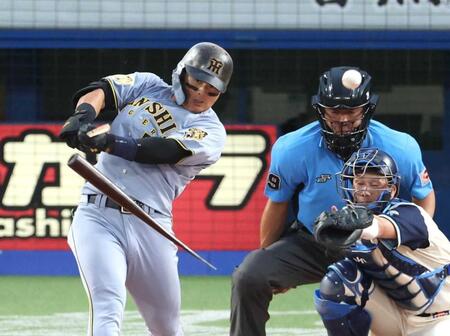 　２回、内野安打を放つ前川