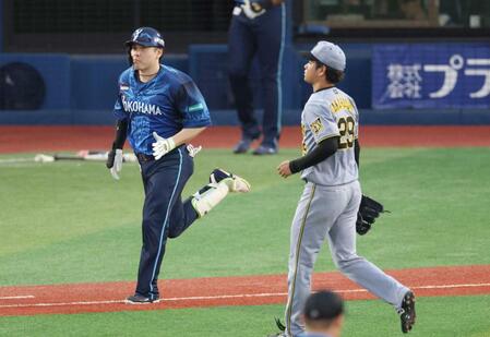 　３回、進塁打となる二ゴロを放った佐野右は高橋
