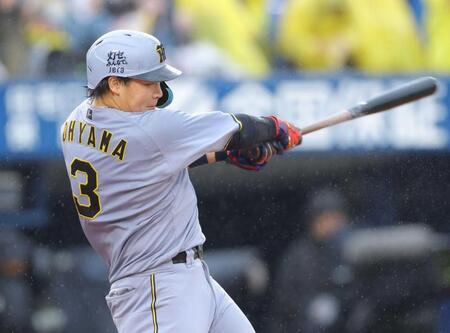 　４回、左越えにソロを放つ大山