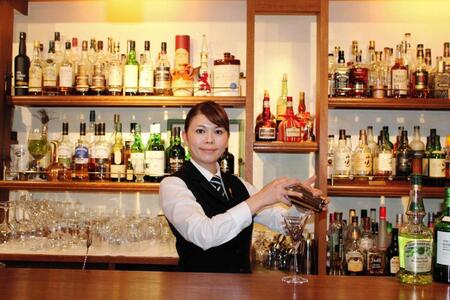 　「ＢＡＲ　ＰＲＥＭＩＥＲ」スタッフの鳥瀬麻世さん