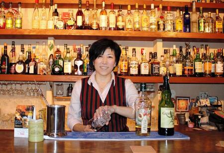 　オーナー・バーテンダーの金城直美さん