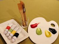 　オリーブオイルと食材でできたドレッシング。絵の具そっくり