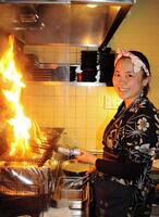 　これぞ「女炙り師」。やけど寸前