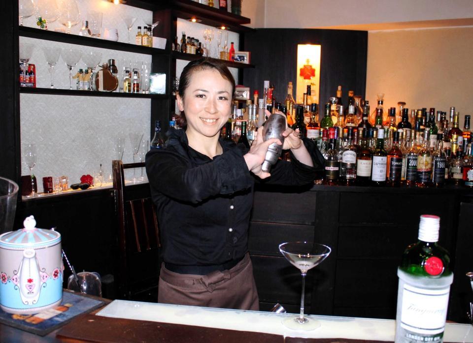 　「トレフルドール」店主でバーテンダーの尺金由記さん