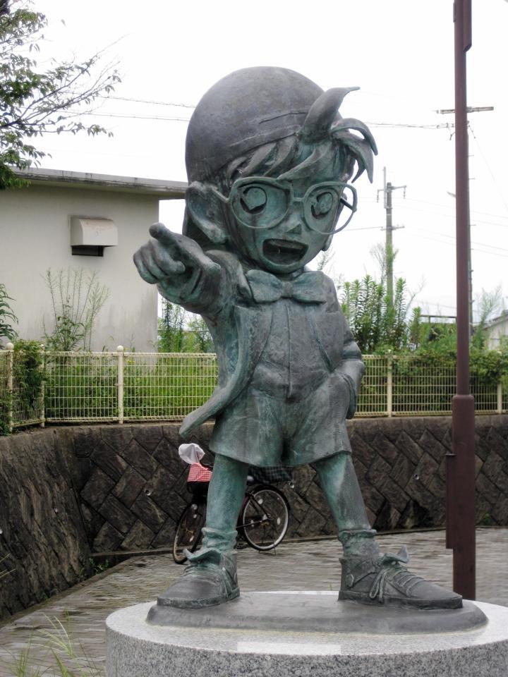 　由良駅にあるコナンモニュメント