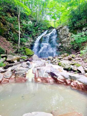 亀滝の沢のほとりにある仙女の湯