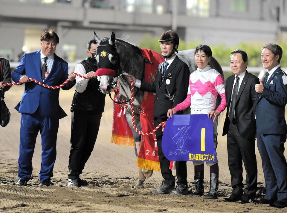 　東京スプリント（Ｊｐｎ３）を制したリュウノユキナと横山武＝大井競馬場（撮影・持木克友） 