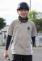 　追い切りを終え、笑顔の鮫島駿