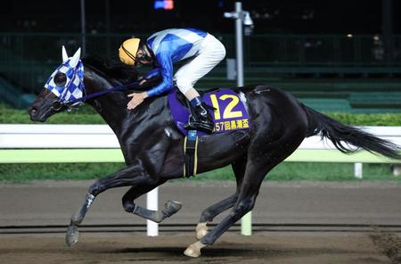 　黒潮杯を制したヒーローコールを称える森泰斗