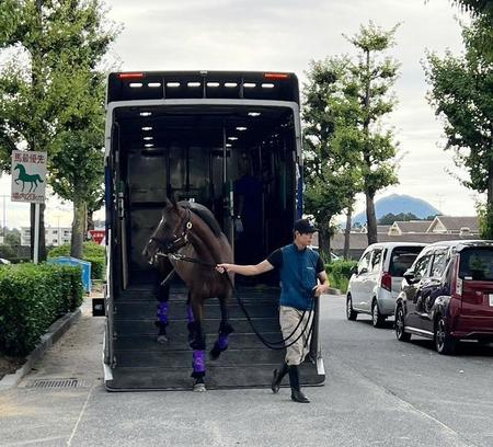 検疫を終えて帰厩したドウデュース