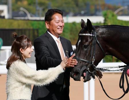 【写真】美貌に磨き！さらに美しくなった“大魔神夫人”加奈子さん鼻面にタッチ