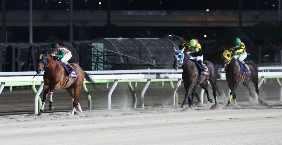 　マイルグランプリを制したスマイルウィ（左）