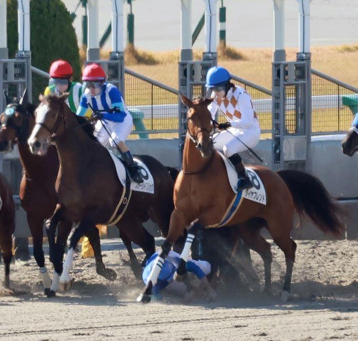 　スタート直後に落馬したムーア