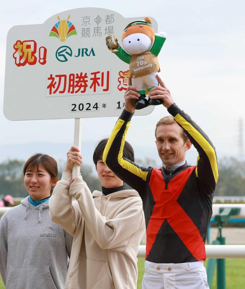 　来日初勝利を果たしたオレリアン・ルメートル（右）＝撮影・石湯恒介