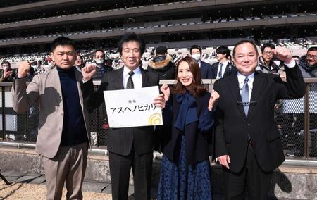 　検討会を行った（左から）木村拓人ＴＭ、前川清、守永真彩、小林正明記者