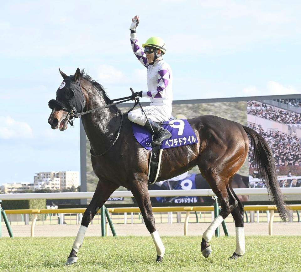 　フェブラリーＳを制したペプチドナイルと藤岡佑（撮影・園田高夫）