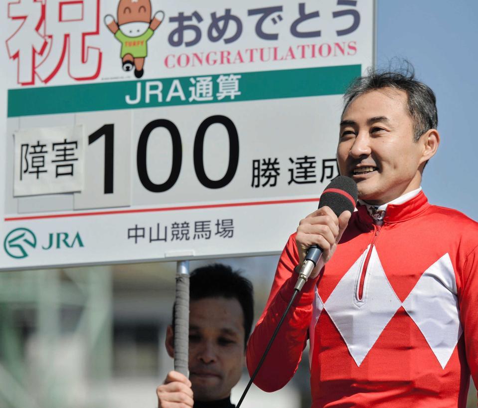 　障害１００勝を達成した時の北沢伸也＝２０１４年撮影