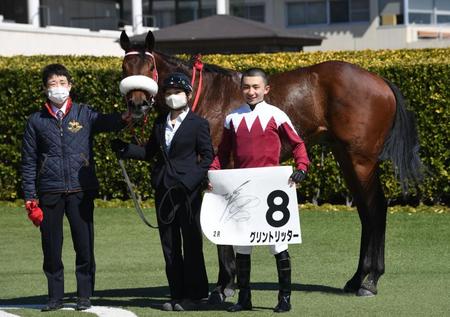 　中山２Ｒ、グリントリッターで初勝利を挙げた長浜（撮影・佐々木彰尚）