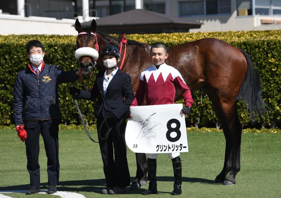 　中山２Ｒ、グリントリッターで初勝利を挙げた長浜（撮影・佐々木彰尚）