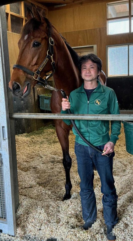 　元気な姿を見せたベラジオオペラと月野木助手