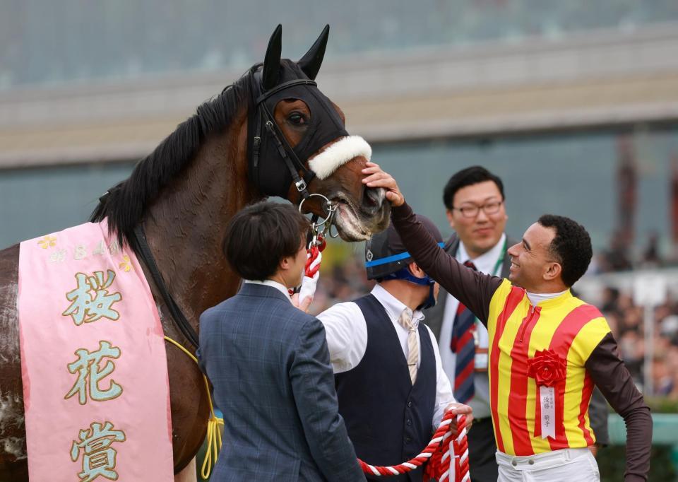 　ステレンボッシュを労うモレイラ（撮影・石湯恒介）