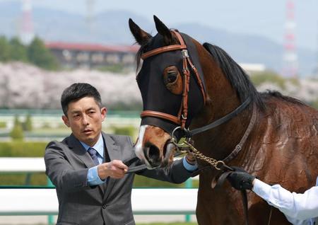 　リジルでＪＲＡ通算２００勝を達成した奥村豊師（撮影・石湯恒介）