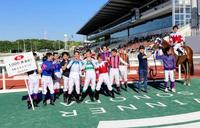 　地方通算１０００勝達成した鞍上の広瀬航騎手（撮影・中山伸治）