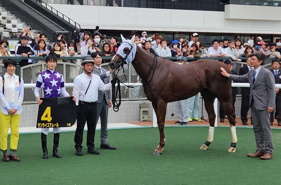 　京都１１Ｒの栗東Ｓを優勝したサンライズアムール