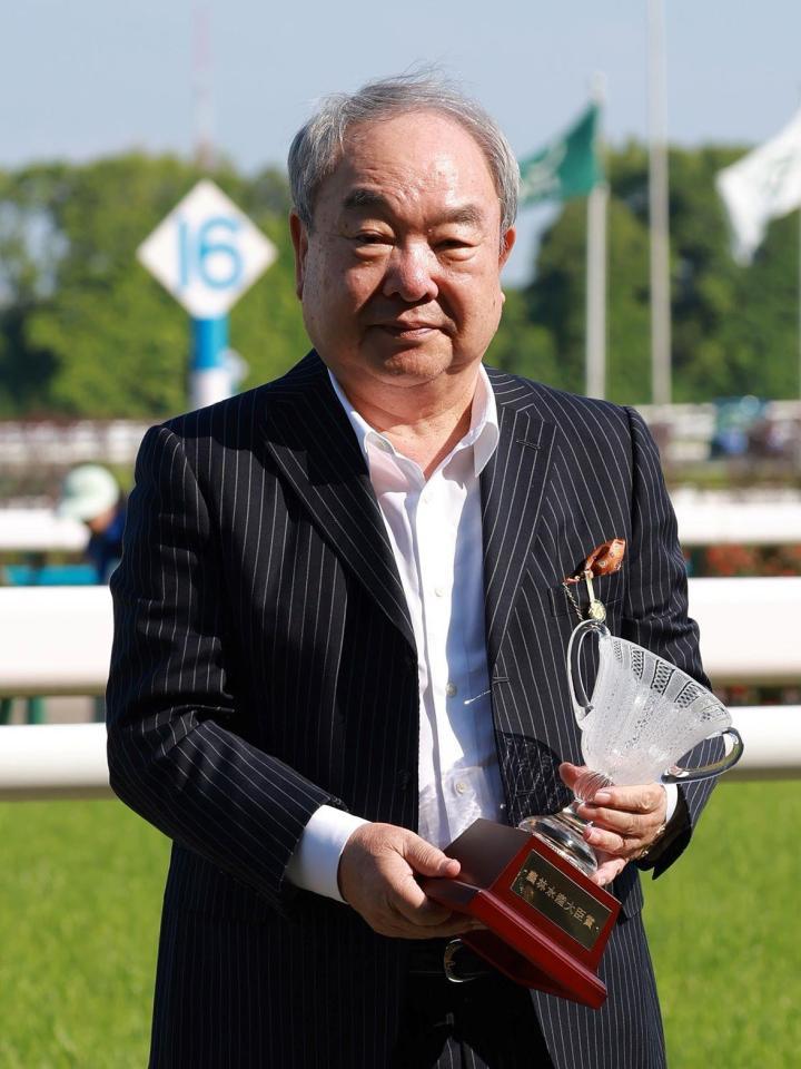 　愛馬がワンツーフィニッシュを決めた金子真人オーナー（撮影・石湯恒介）