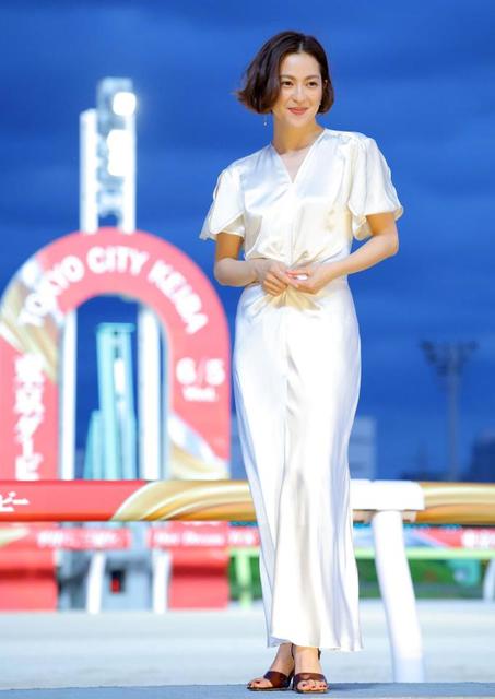 中村アンが純白ドレスで大井競馬場に降臨！本命はアンモシエラ「“アン