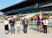 　兵庫優駿を制覇したマルカイグアスと関係者（撮影・中山伸治）