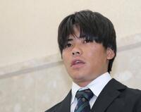 　９カ月の騎乗停止処分を受け、謝罪会見する水沼元輝