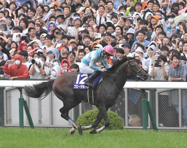 宝塚記念】ブローザホーンG1初制覇!18年ぶり淀開催で雨中の激走