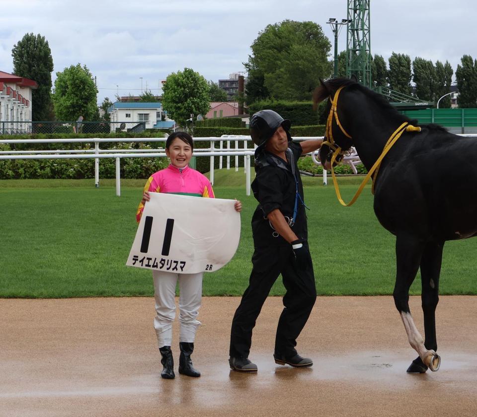 　骨折からの復帰後初勝利を飾った古川奈穂（左）