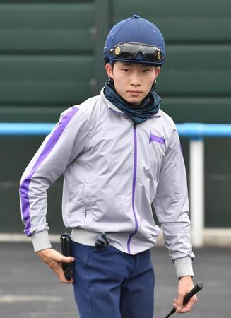 【写真】今村聖奈ら同期と角田大河騎手　涙を誘う初々しい姿