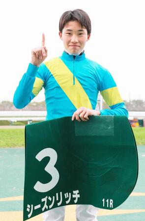 　毎日杯で重賞初勝利を飾った角田大河＝２０２３年３月25日、阪神競馬場