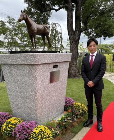 　リバティアイランドの銅像と川田