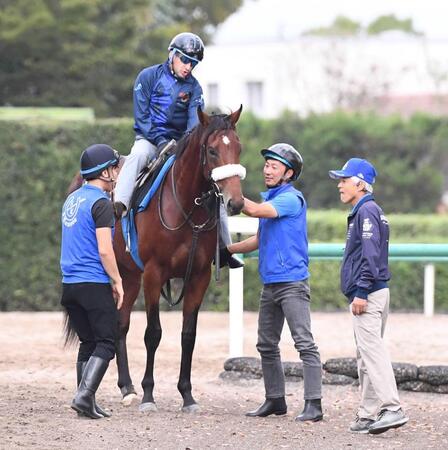 　ついに初陣を迎えるアロンズロッド