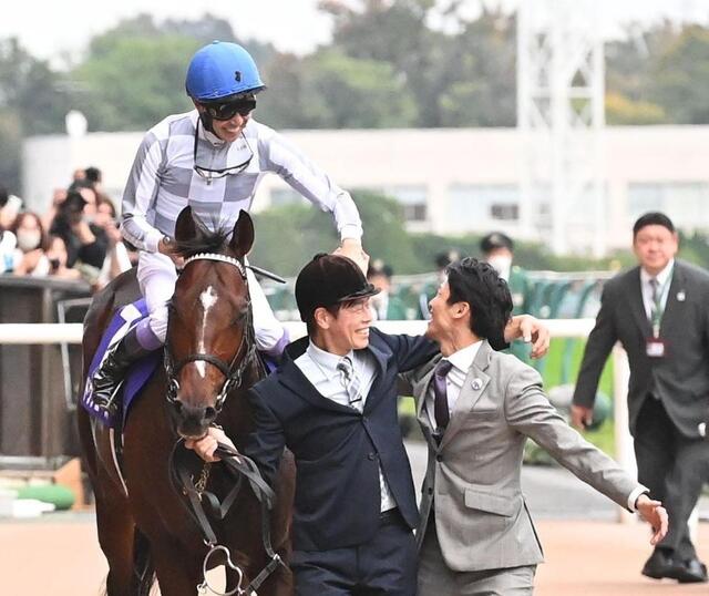 天皇賞】2番人気のドウデュースが豪快V 武豊「めちゃくちゃうれしい