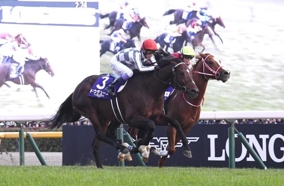 　ジャパンＣを制したドウデュースと武豊＝２４日・東京競馬場