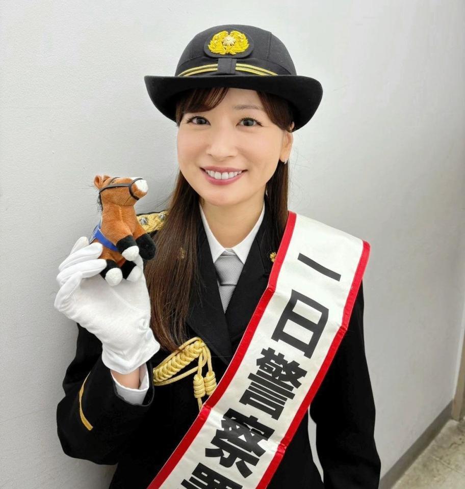 朝日杯FS】皆藤愛子 警察制服姿で本命馬を発表！馬券は単複とワイド