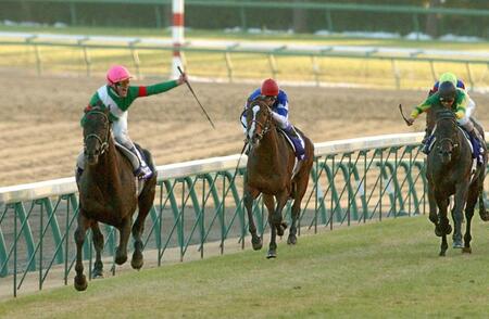 【有馬記念特集・思い出の有馬有終Ｖ】０３年シンボリクリスエス　史上最大の９馬身差圧勝！絶頂期のまま終幕