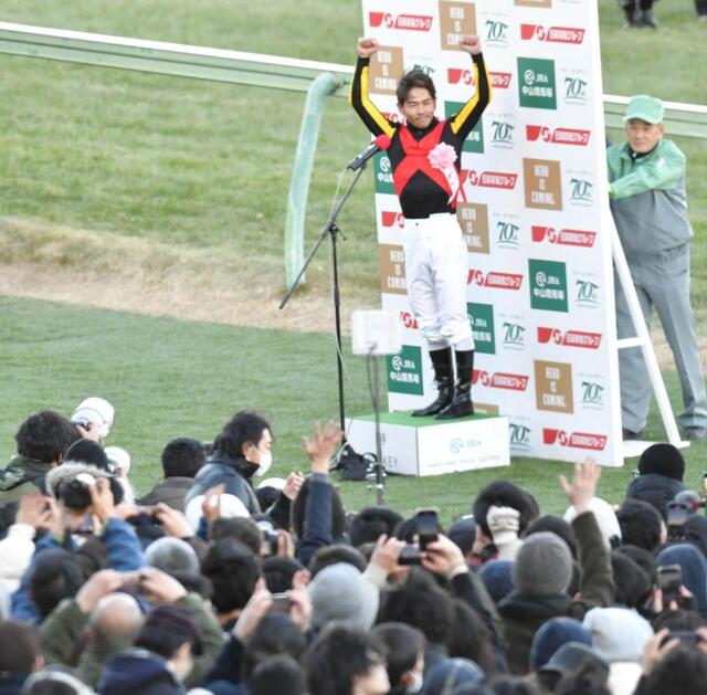 有馬記念】5番人気レガレイラが鼻差の接戦制しV 64年ぶりに3歳