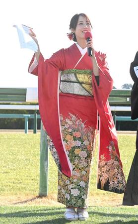 　ＭＣを務めた小林紫麻（撮影・園田高夫）