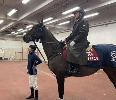 　主戦だった嶋田とレースを観戦するアサマノイタズラ