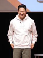 競馬イベントで笑顔を見せる田中将（撮影・西岡正）